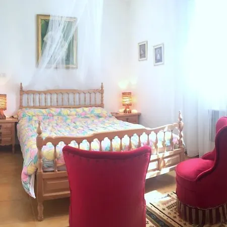 Villa Ebre 14 *